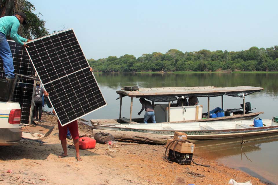 Governo leva energia solar para escola em comunidade da Reserva Extrativista do Rio Pacaás Novos