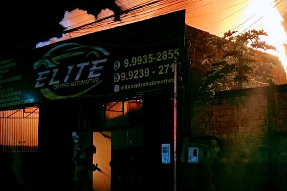 Incêndio de grandes proporções atinge centro automotivo em Porto Velho durante a madrugada