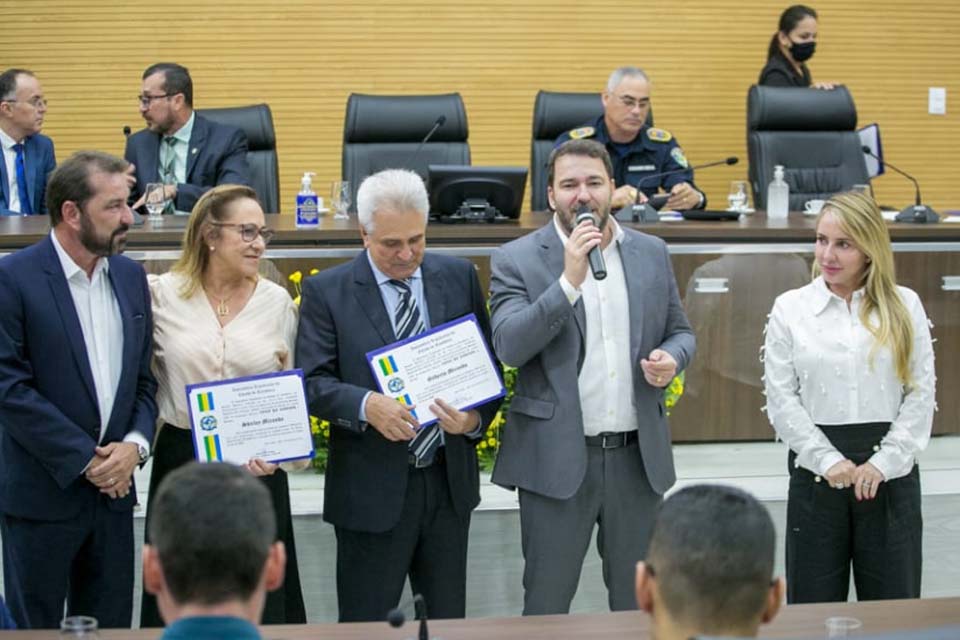 Presidente da ALE-RO Alex Redano entrega homenagens a personalidades civis e militares