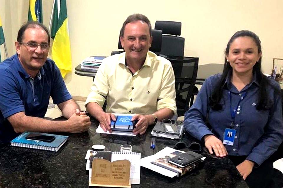 Superintendente do Sebrae visita prefeitura de Rolim de Moura e solicita doação de terreno para construção de sede própria