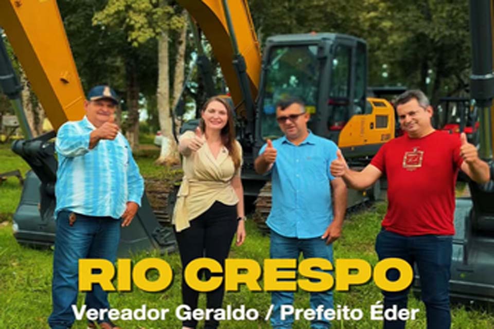 Deputada Gislaine Lebrinha acompanha uso de escavadeira destinada a Rio Crespo