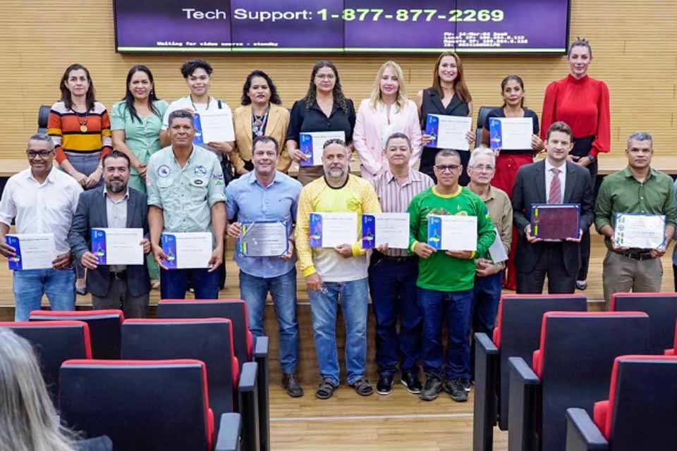 Assembleia Legislativa homenageia setores da Pesca Esportiva e Apicultura de Rondônia