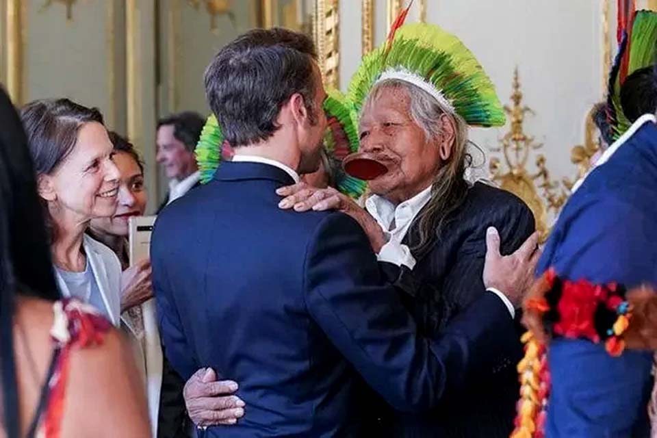 Macron recebe cacique Raoni em meio a derrotas indígenas no Brasil
