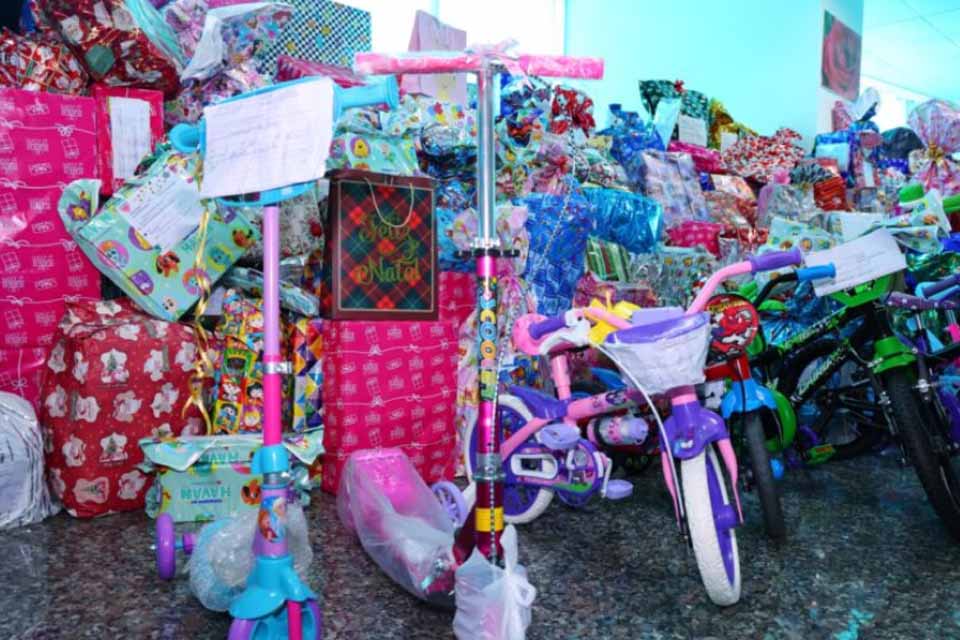 NATAL: governo de Rondônia bate recorde de presentes doados às crianças na Campanha Papai Noel dos Correios 2025