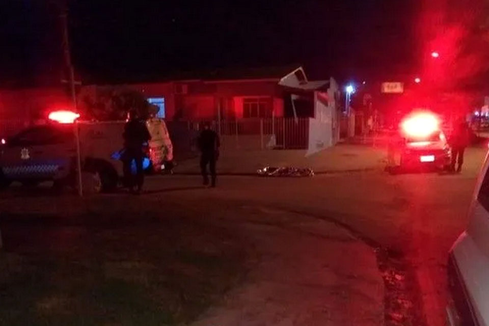 Homem é alvejado a tiros em quanto caminhava em Ji-Paraná