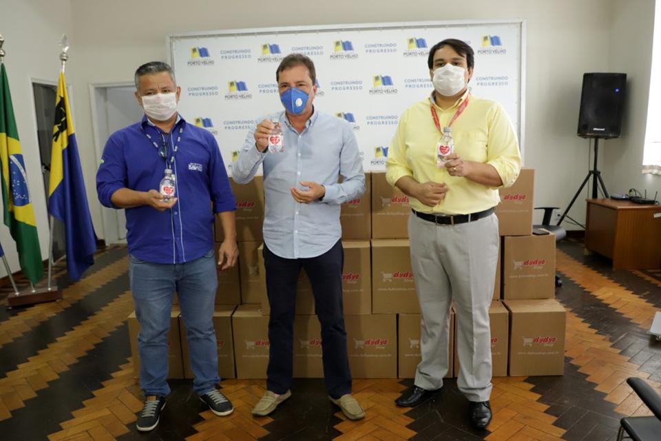  Dydyo Refrigentes e Águas Kaiary doam 1.000 garrafas de álcool 70º à Prefeitura de Porto Velho