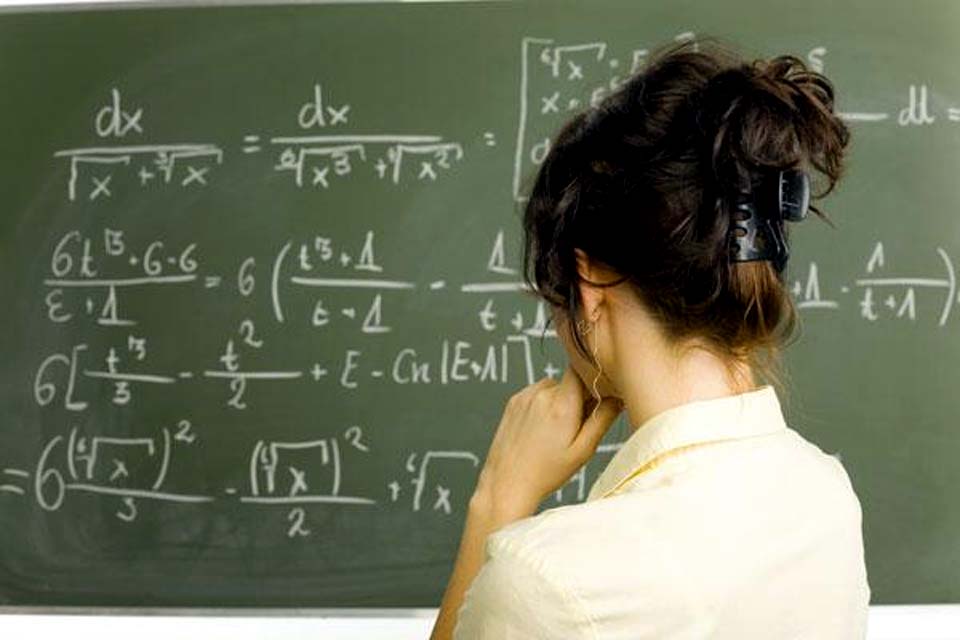 Meninas têm poucas referências em exatas e dificuldade em matemática
