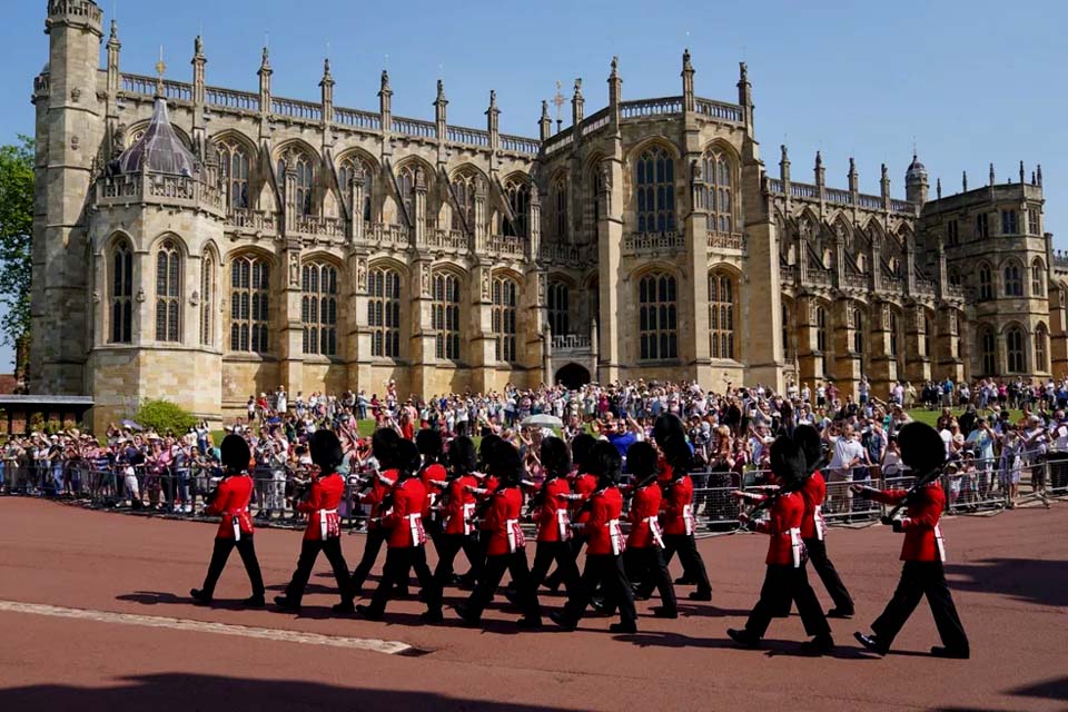 'Queria matar a rainha', diz homem preso com balestra em frente ao Palácio de Windsor