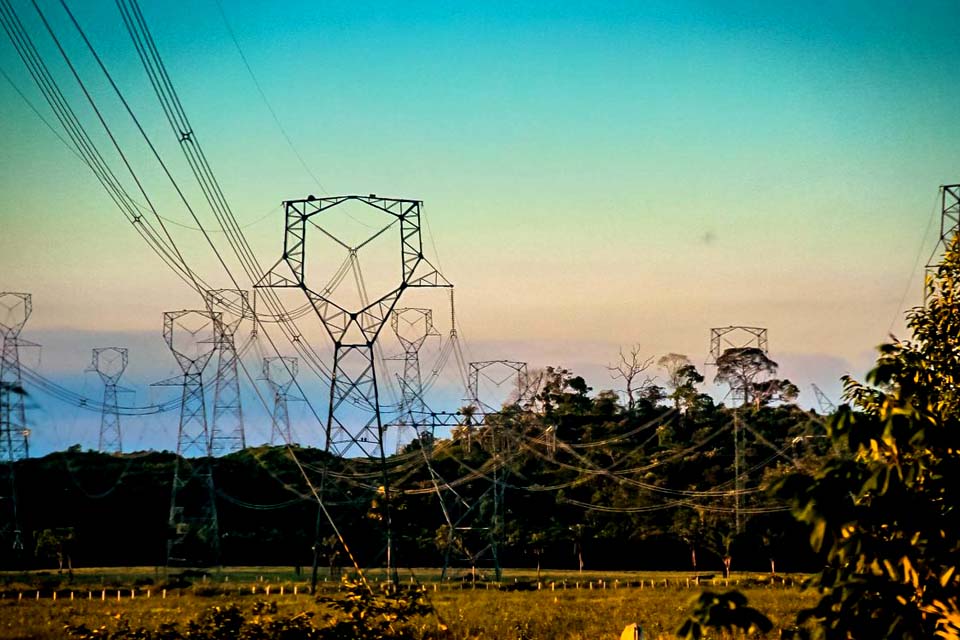 Lei proíbe corte de água e energia nos finais de semana e feriados, alerta o Procon Rondônia