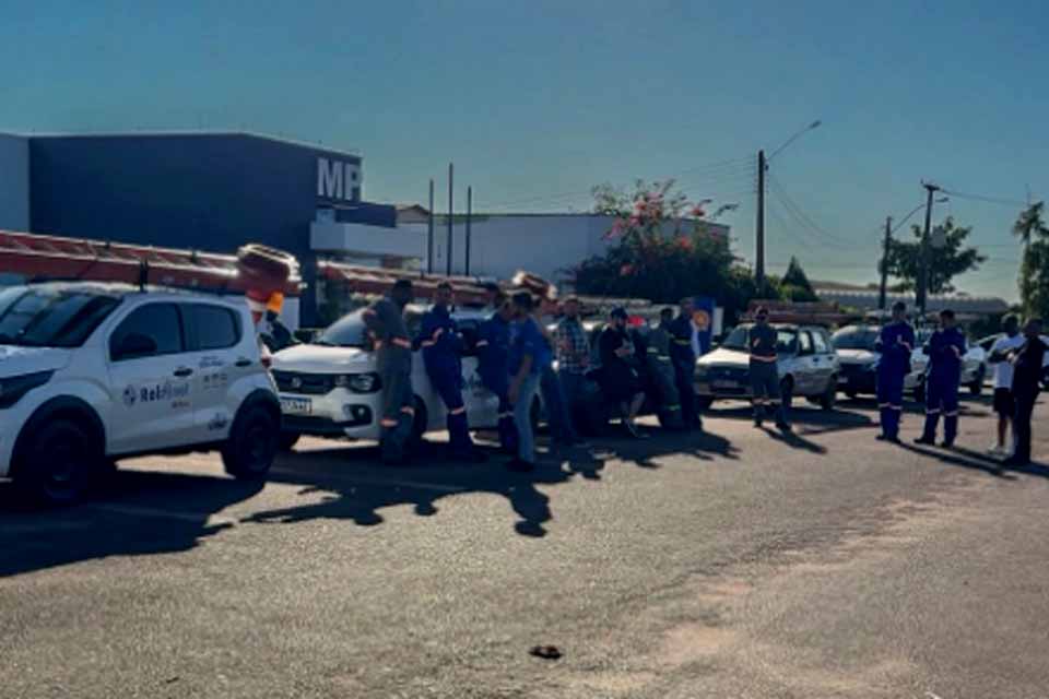 Prefeitura acompanha início do serviço de retirada de fios inutilizados dos postes em Rolim de Moura