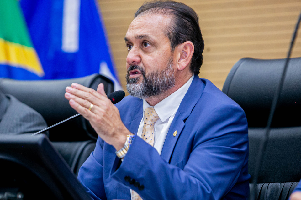 Deputado Laerte Gomes solicita ao DER limpeza urgente das laterais da RO-387 em Espigão do Oeste