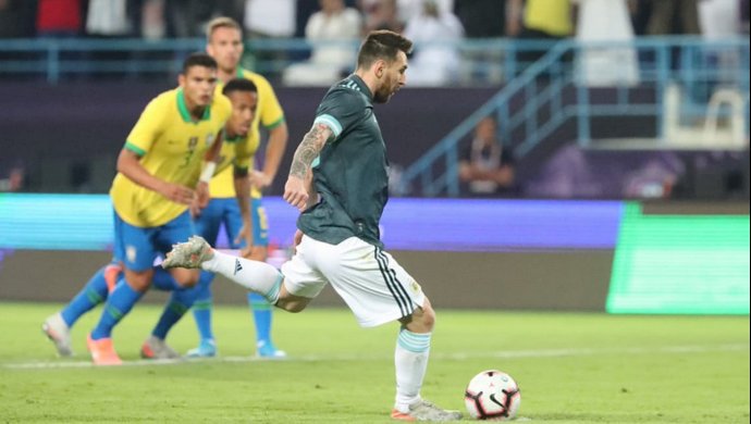 Vídeo - Messi marca e Brasil perde para Argentina