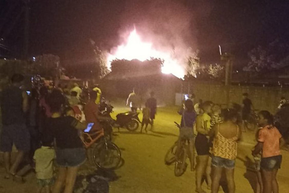 Homem é acusado de incendiar casa da ex-mulher com ela e a filha dentro