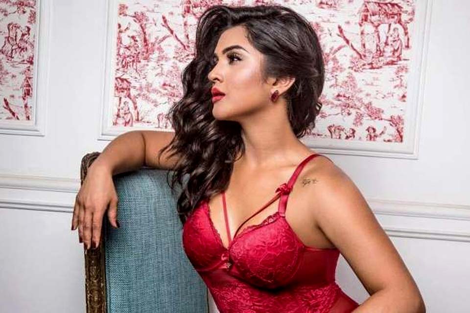 Mileide Mihaile assume namoro com empresário e curte viagem em casal, diz coluna