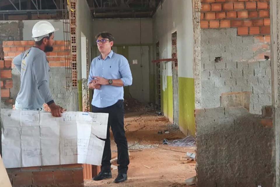 Vice-prefeito Jeverson Lima acompanha obras de ampliação da UTI municipal