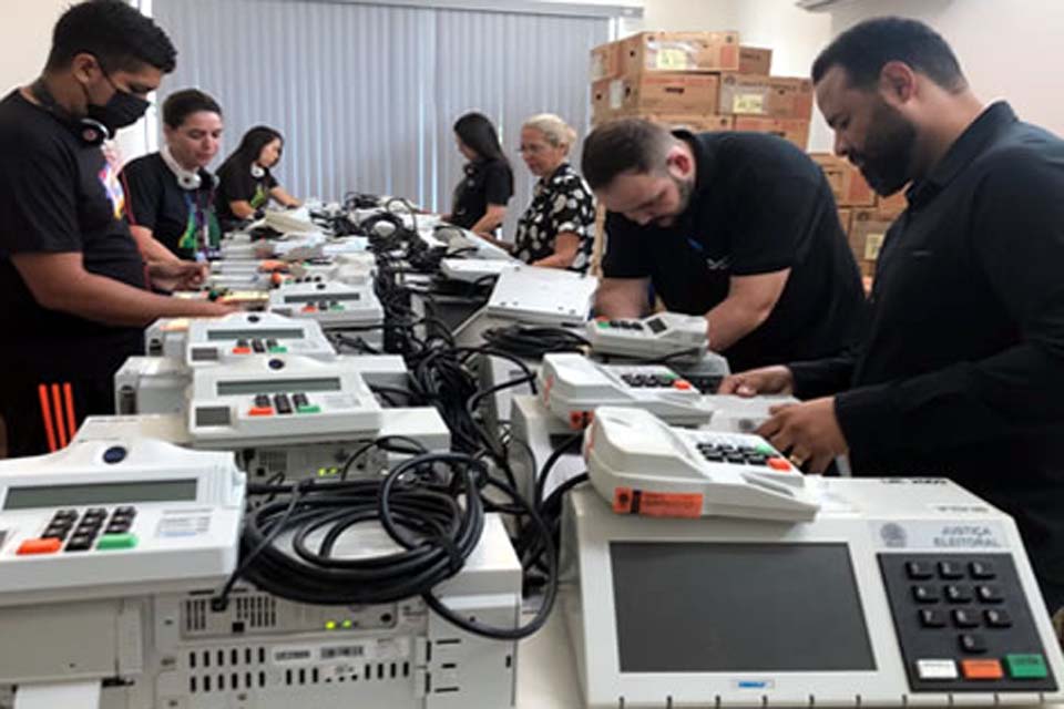 13ª Zona Eleitoral conclui processo de carga e lacração das urnas 