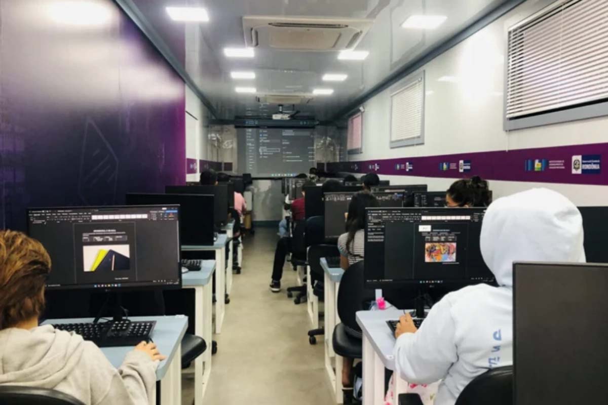 Inscrições para cursos na Escola Móvel de Informática estão abertas até domingo (22), em Porto Velho