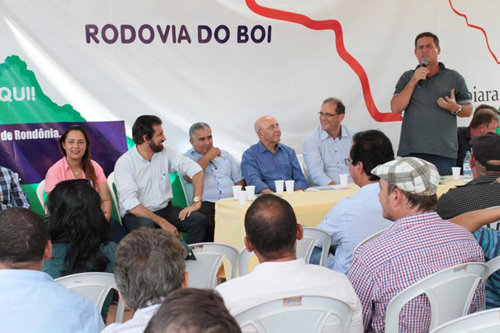 Maurão de Carvalho prestigia a assinatura da ordem de serviço para início do asfalto da Transrondônia