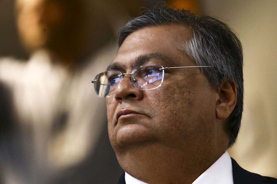 Flávio Dino questionará norma da Anac sobre inspeção em aeroportos