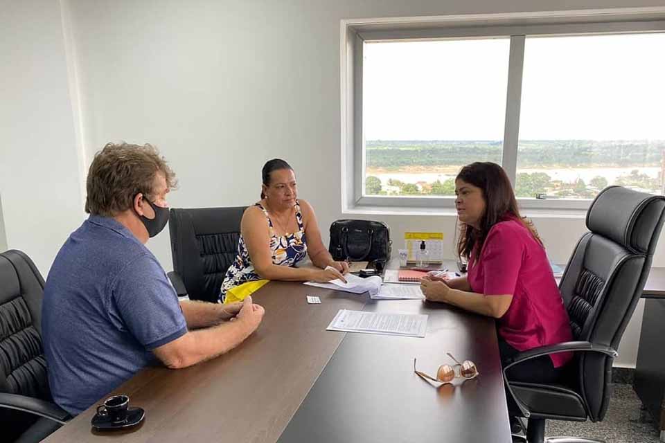 Deputada Cássia Muleta recebe prefeito de Vale do Anari e garante parceria com o município