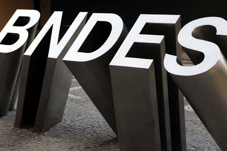Conselho aprova nomes de Mercadante para presidente do BNDES