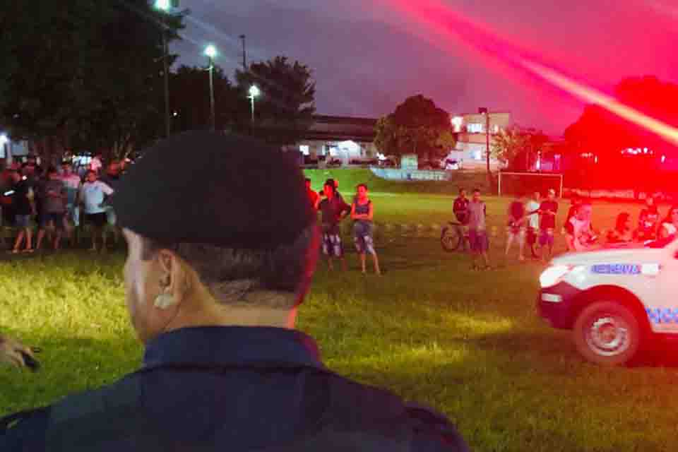 Homem é morto a tiros em campo de futebol em Porto Velho