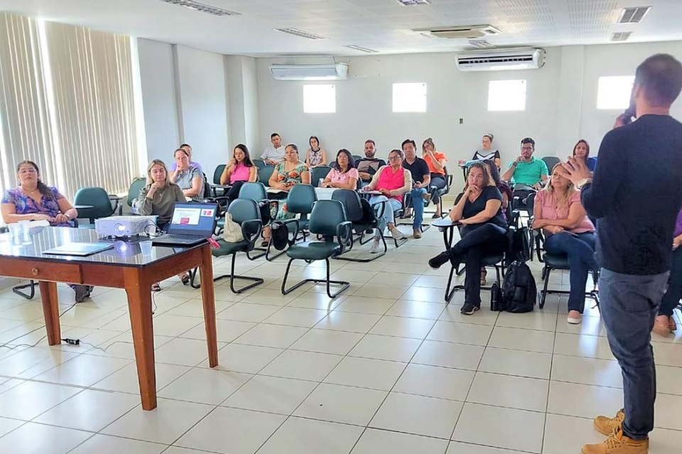 Profissionais da saúde de Ariquemes recebem treinamento sobre doenças sexualmente transmissíveis