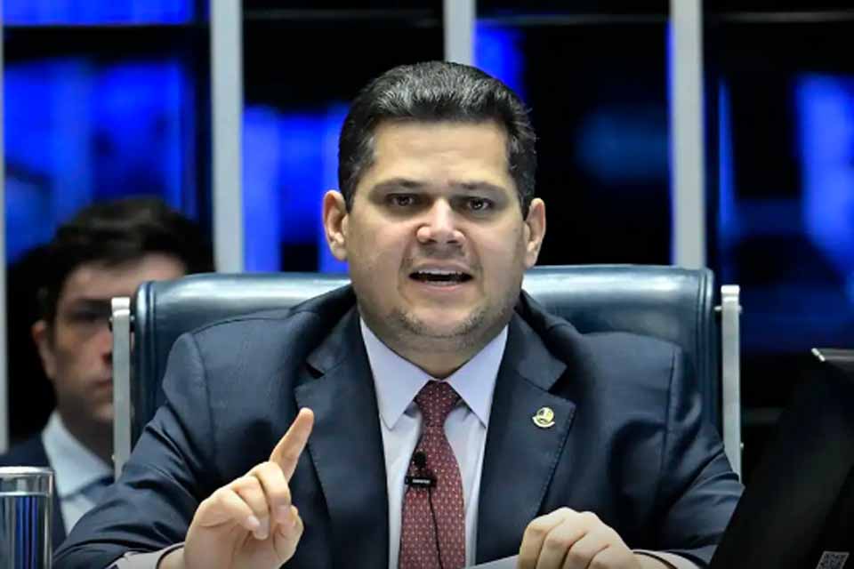 Alcolumbre manda arquivar PEC da Blindagem após rejeição da CCJ