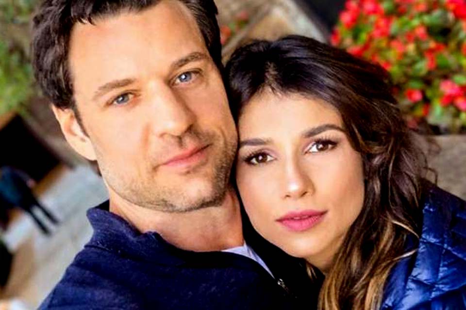 Ao som da marcha nupcial, Paula Fernandes manda indireta para namorado:'Casório'