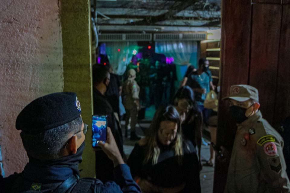 “Operação Prevenção” - Casa noturna na zona Norte estava com mais de 100 clientes