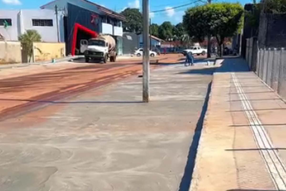 Calçadas e estacionamento ganham 
