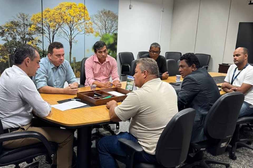 Deputado Luís do Hospital leva demandas dos servidores do DER ao vice-governador