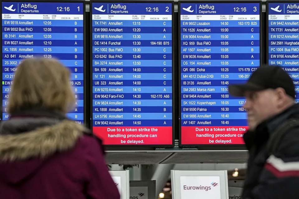 Aeroportos e trens da Alemanha param em uma das maiores greves em décadas no país