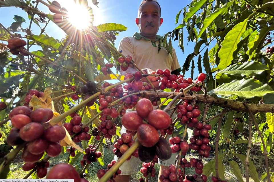 Prefeitura de Porto Velho leva benefícios para agricultores do Joana DArc