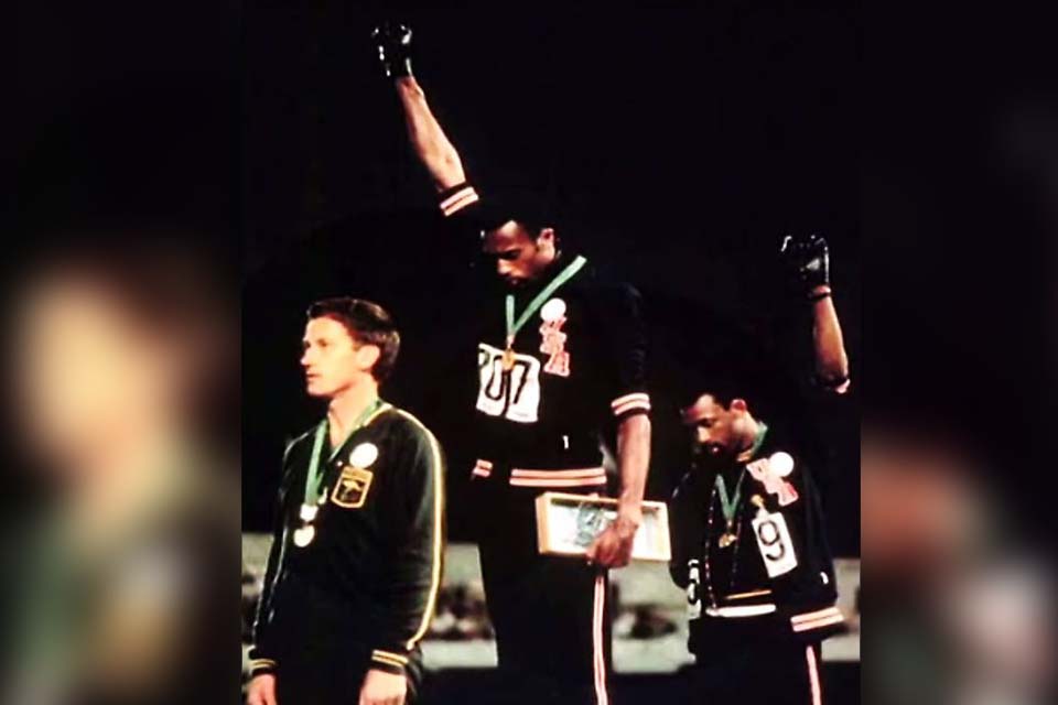 Tommie Smith, símbolo da luta contra o racismo, completa 76 anos