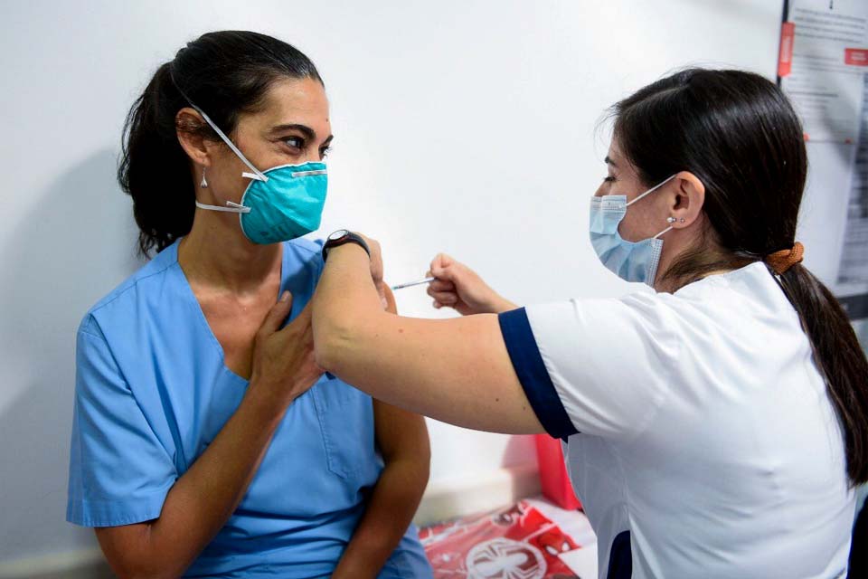 Argentina começa vacinação contra a Covid-19