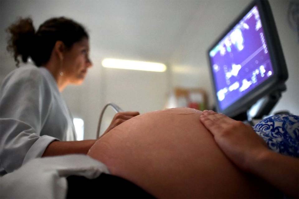 Cerca de 40% das mulheres não têm direito de decidir se querem filhos, aponta relatório 