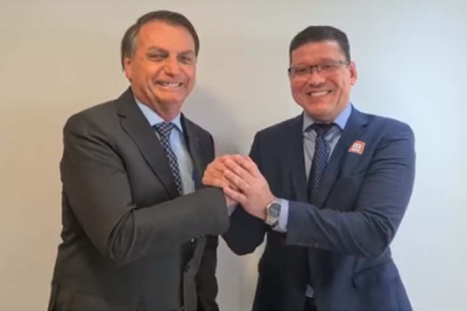 Folha de São Paulo diz que Rocha costuma seguir fielmente os protocolos da pandemia: ‘‘usa máscara’’ e ‘‘mantém distanciamento’’