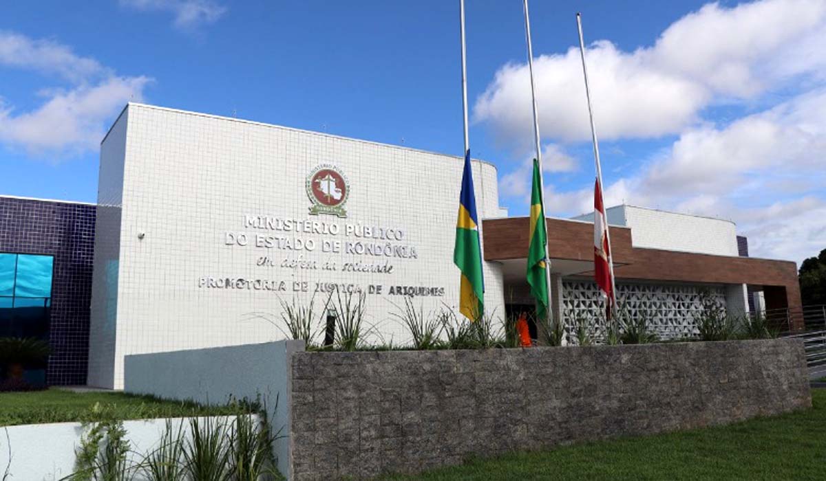 Justiça acolhe pedido do MPRO e mantém internação de adolescente acusada de matar o avô e tentar matar a avó 