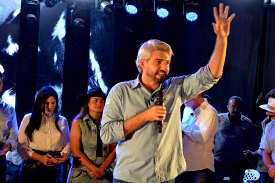 Wiveslando Neiva participa da 7ª Festa do Leite em Palmeiras e destaca investimentos do deputado Ezequiel Neiva em Nova Mamoré