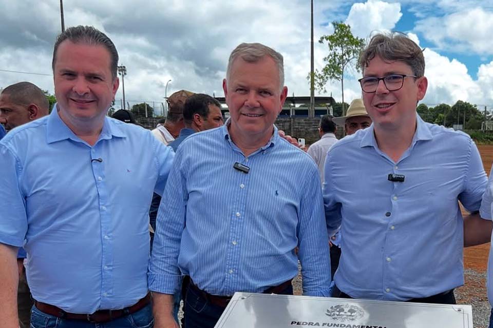 Prefeitura de Jaru inicia pavimentação em quatro bairros com apoio de Lúcio Mosquini e Dr. Luís do Hospital