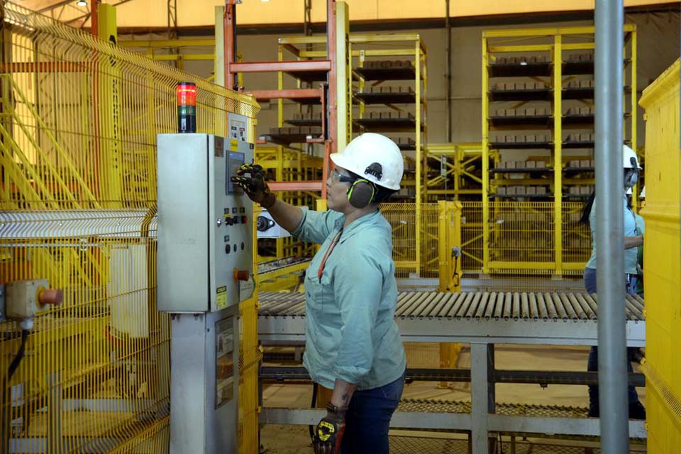  Produção industrial do país apresenta diminuição de 0,2% em fevereiro