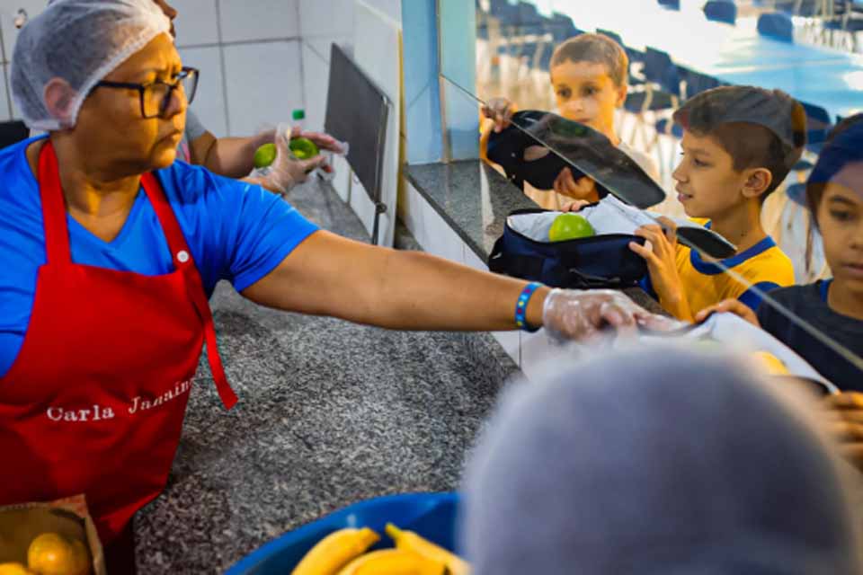 Com frutas semanais, Lanche Extra fortalece vínculo entre famílias e escolas