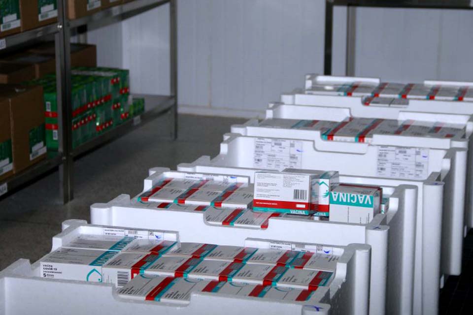 Rondônia recebe nova remessa com 53.750 doses de vacinas contra a covid-19
