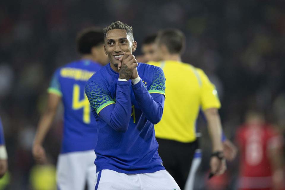 Raphinha diz que seleção disputa Copa do Catar sob pressão por título