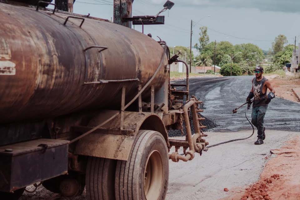 Prefeitura de Ji-Paraná segue com obras de pavimentação da rua Brasiléia
