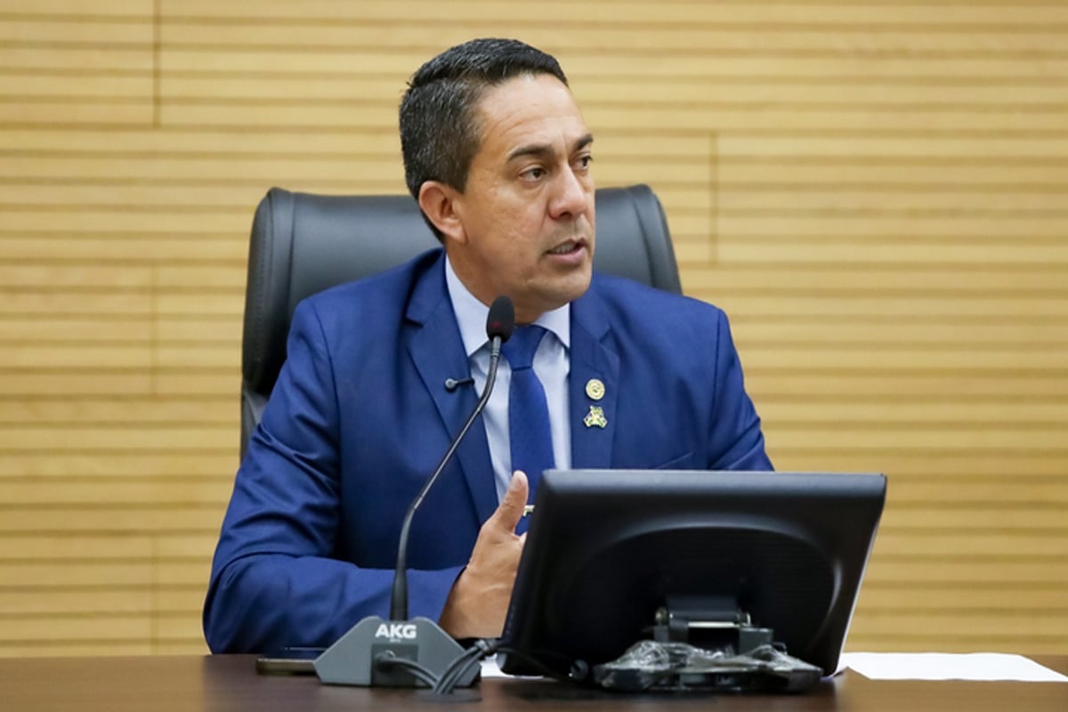 Eyder Brasil apresenta projeto para regularizar imóveis de igrejas e associações em Rondônia