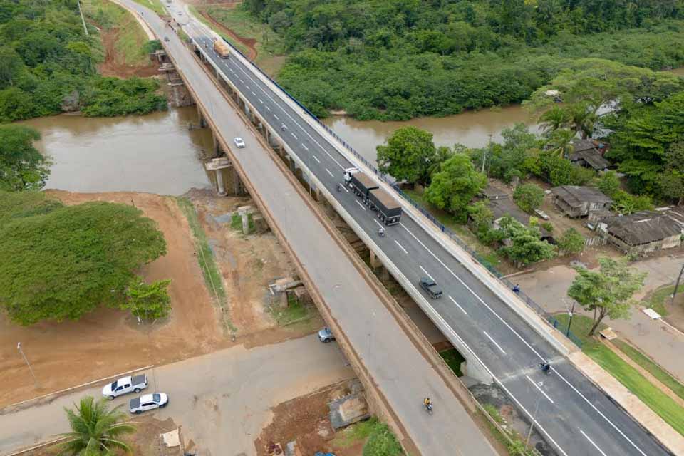 DNIT autoriza trânsito de veículos na nova ponte sobre o Rio Jaru na BR 364