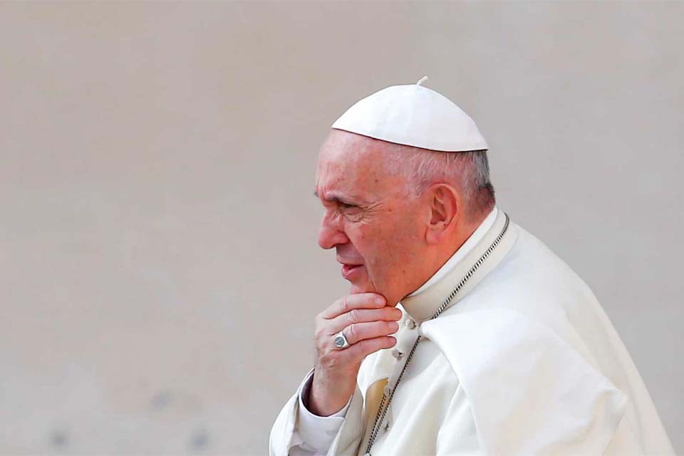 Dor ciática impede papa Francisco de presidir à missa de Ano Novo