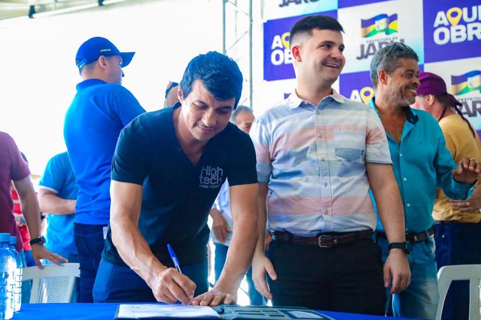 Assinada ordem de serviço para a construção do Centro Comercial Urbano